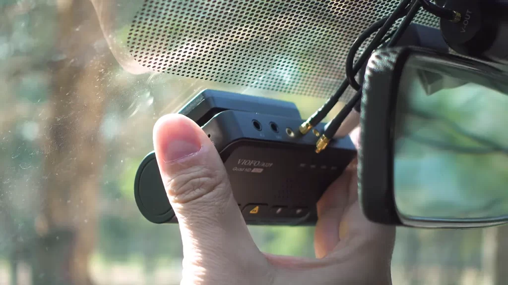 Installing VIOFO A139 (3CH Dash Cam) on the windscreen of my truck behind rear view mirror